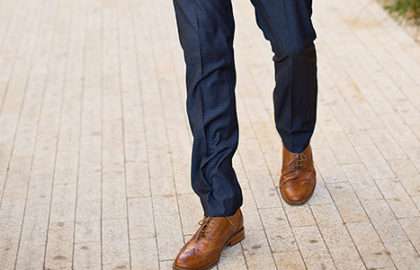 Comment allier pantalon et chaussures - The Men Times par Faubourg Saint Sulpice - Photo: Jessa Kae